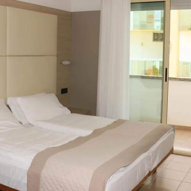 Room, Double Bed, Hotel Bristol 2/10