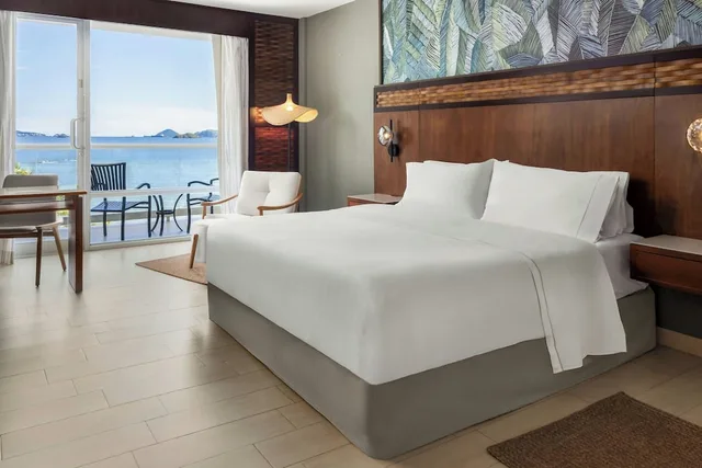 غرفة ديلوكس بسرير كينج بإطلالة على البحر بشرفة، The Westin Playa Bonita 2/6