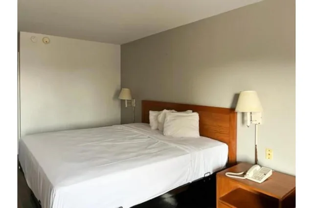 غرفة بسرير كينج للمدخنين لذوي الإعاقة، Motel6 Laurel, MS 4/10