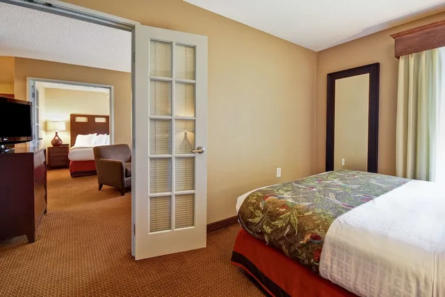 2 Bedrooms, Suite, 2 Queen Beds, Grandstay Residential Suites Hotel La Crosse 1/2