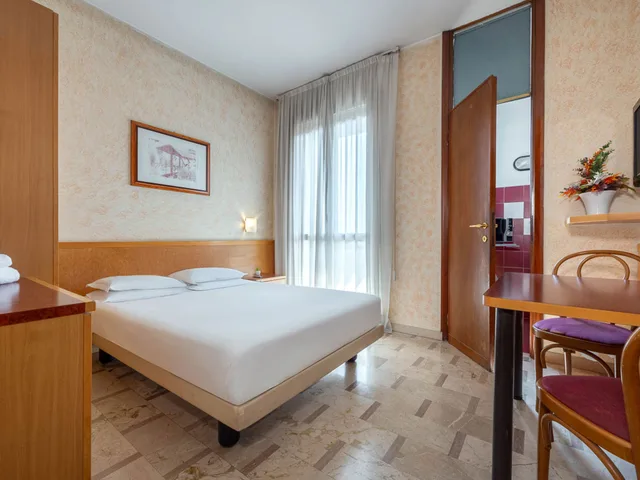 غرفة بسرير مزدوج بمطبخ صغير، iH ApartHotels Milano Argonne Park 2/7