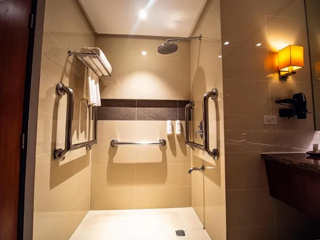 غرفة بسريرين منفصلين لذوي الإعاقة، Best Western Plus The Ivywall Hotel 8/8