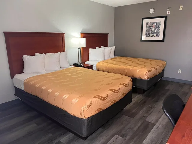 غرفة قياسية بسريرين مزدوجين، Quality Inn Fayetteville near Fort Bragg 4/7