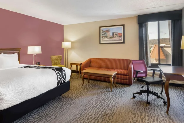 غرفة بسرير كينج، La Quinta Inn By Wyndham Binghamton Johnson City 4/7
