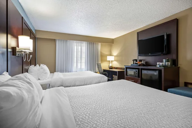 غرفة بسريرين كوين، Clarion Hotel Conference Center Lexington North 2/8