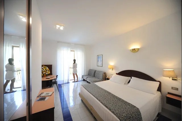 Comfort, Triple, Twin Beds, Panoramic Sea View, Sofa, Hotel Royal Positano 3/5