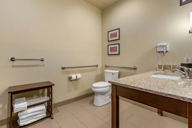 غرفة بسريرين كوين لذوي الإعاقة، COMFORT INN & SUITES NEAR MT. RUSHMORE 4/5