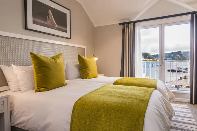 غرفة قياسية بسرير كينج بإطلالة على البحر، Simon's Town Quayside Hotel 6/10