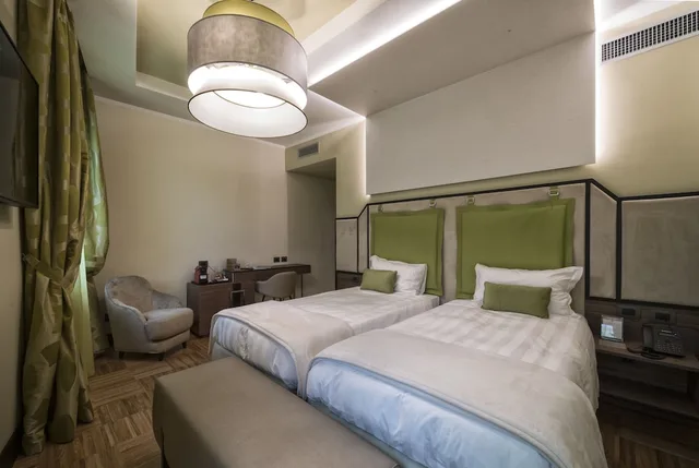 غرفة ديلوكس بسريرين منفصلين بإطلالة على المدينة، Solo Experience Hotel 9/10