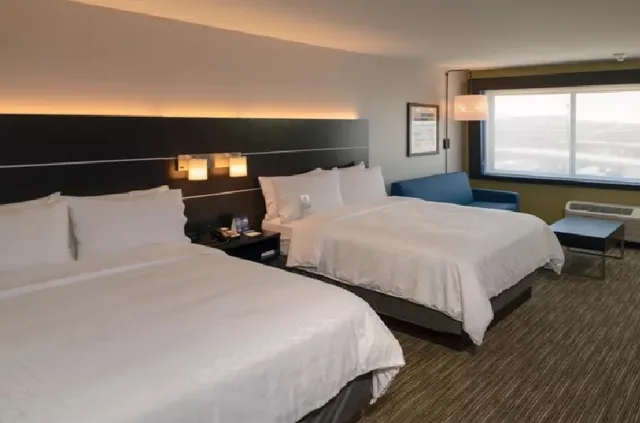 جناح بسرير كوين لذوي الإعاقة، Holiday Inn Express Suites Tulsa Downtown Arts District 1/3