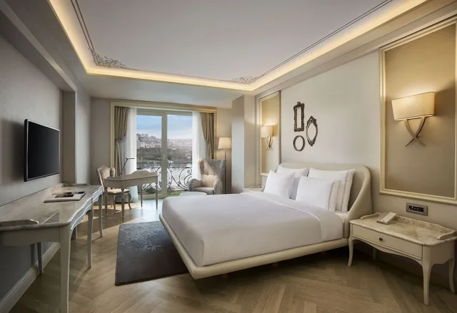 غرفة ديلوكس بسرير كينج بإطلالة على المتنزه، Lazzoni Hotel 3/5