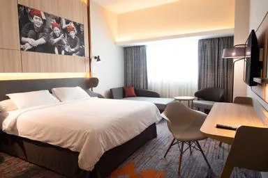 غرفة سيغنتشر مفردة بسرير كينج، Harris Hotel Conventions Kelapa Gading 1/1