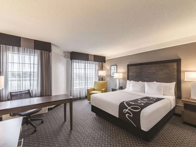 غرفة بسرير كينج لذوي الإعاقة، La Quinta Inn and Suites by Wyndham Austin Near The Domain 5/7
