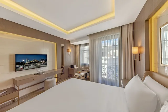 Superior, Double Bed, Street View، Mula Hotel 1/3