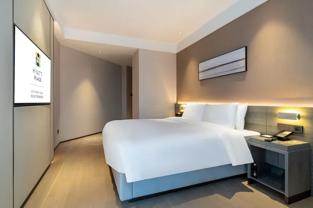 غرفة بسرير كينج بإطلالة على الحديقة، Huidong Business Hotel 2/2