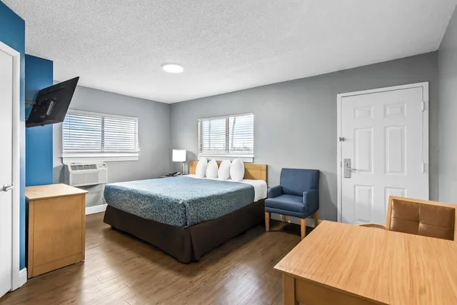 Room, King Bed, Suburban Studios Stuart near Federal Hwy 1 2/6