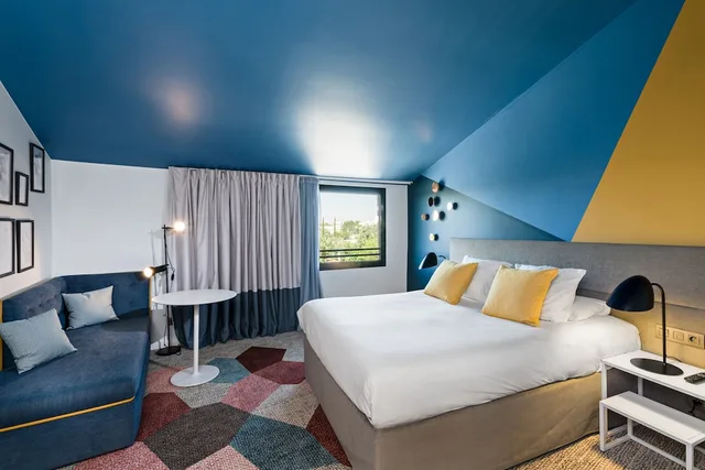 Premium, King Bed, Radisson Hotel Aix En Provence 1/7
