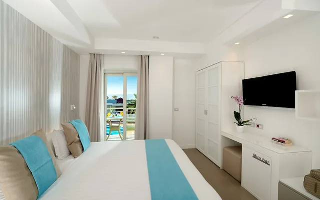 غرفة سوبيريور رباعية بسرير مزدوج وسرير بطابقين، HOTEL OLIMPICO 1/4