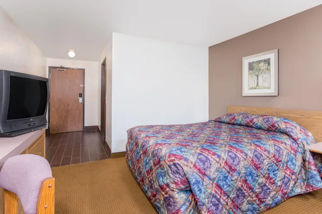 جناح بسرير كينج، Super 8 By Wyndham Lacey Olympia Area 1/2