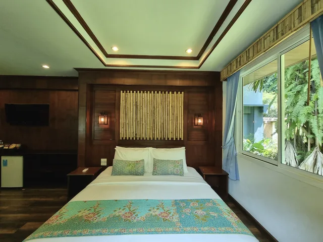 غرفة عائلية بسرير كينج وسرير فردي بإطلالة على الحديقة، Railay Phutawan Resort 1/10