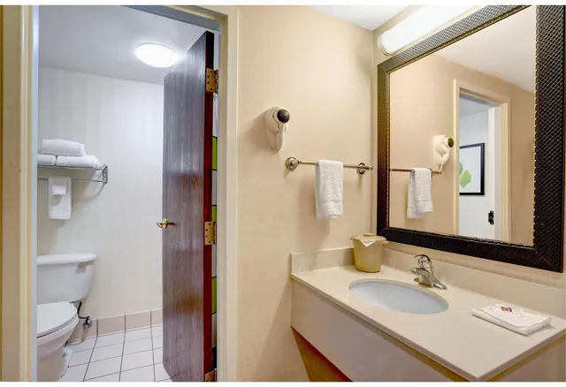 1 Full Bed - Non-Smoking، Motel6 Milford, CT 5/5