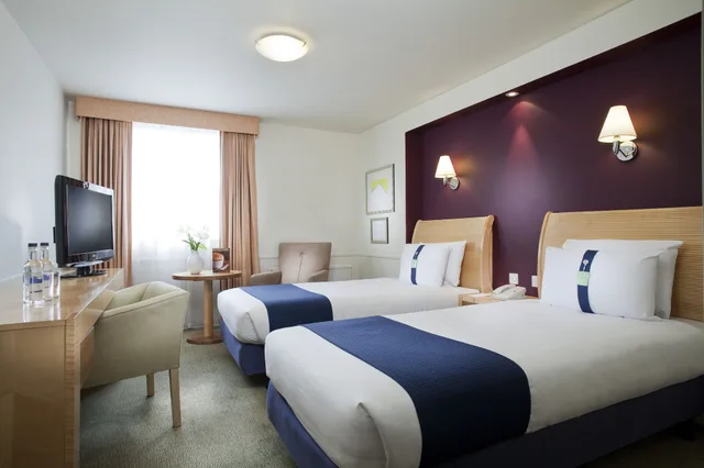 غرفة قياسية بسريرين مزدوجين، Holiday Inn London Sutton 5/9