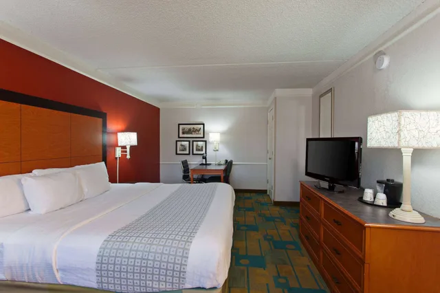 غرفة بسرير كينج، La Quinta Inn by Wyndham Costa Mesa / Newport Beach 4/10