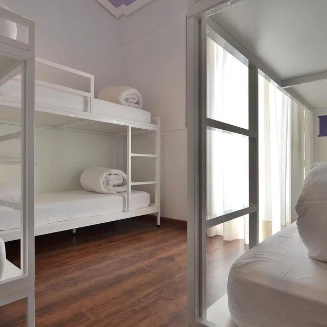 Female Dorm, 6 Beds, Far Home Atocha 3/10