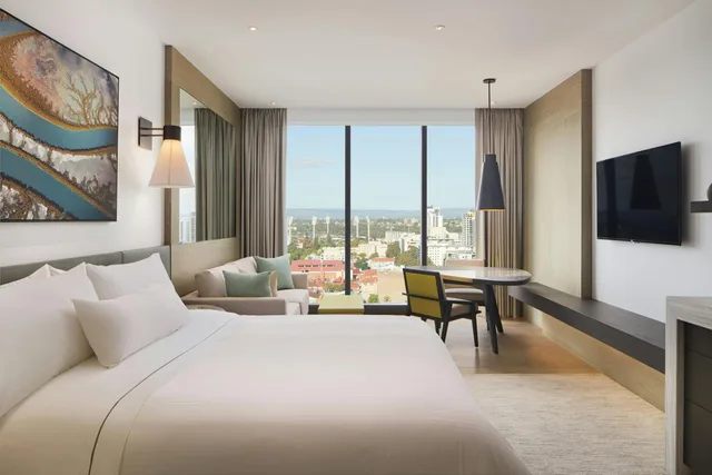 غرفة بريميير بسرير كينج بإطلالة على المدينة في طابق مرتفع، The Westin Perth 3/8