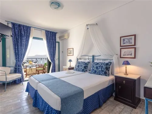 غرفة سوبيريور بسرير مزدوج بإطلالة على البحر، Dionysos Hotel Agistri 2/3