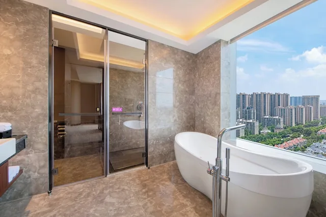 غرفة قياسية بسرير كينج مع دخول صالة النادي مع دخول الصالة، Crowne Plaza Huizhou 6/7