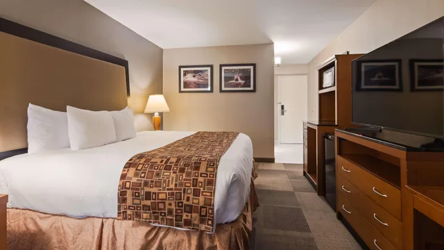 غرفة بسرير مزدوج، Best Western St Catharines Hotel Conference Centre 1/7