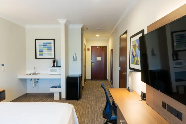 غرفة قياسية بسرير كينج لذوي الإعاقة، Holiday Inn Express Suites Davis University Area 3/5