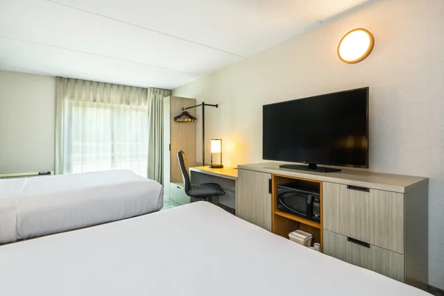 Upgrade, 2 Queen Beds، Comfort Inn Kingston - Highway 401 8/10