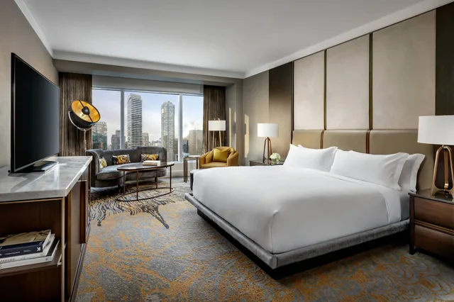 غرفة ديلوكس بسرير كينج، Ritz Carlton Toronto Hotel 1/10