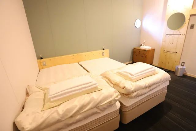 غرفة بسريرين منفصلين بحمام مشترك، Hostel Tomar 1/4