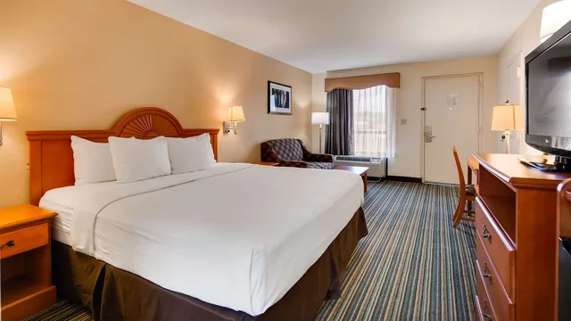 غرفة بسرير كينج مع أريكة للمدخنين، Best Western Of Murphy 1/4