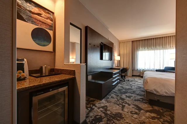 جناح بسرير كينج لذوي الإعاقة، DoubleTree by Hilton Denver International Airport (ex. Holiday Inn Hotel And Suites) 6/6