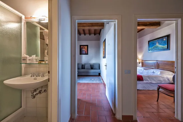 غرفة متصلة كومفورت ثلاثية بسرير كوين مع أريكة، Hotel Miravalle 1/1