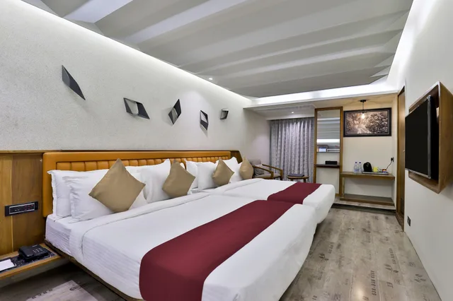 شقة بسرير كينج بغرفة نوم واحدة، Keys Select by Lemon Tree Hotels 1/7