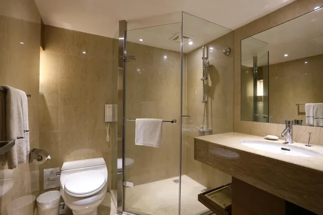 غرفة ديلوكس ثلاثية بسرير كوين وسرير فردي، Taipei Fullerton Hotel South 1/2