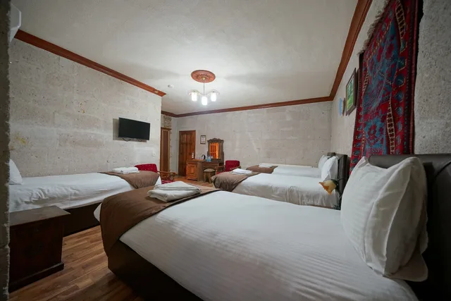 غرفة قياسية رباعية بسرير مزدوج وسريرين منفصلين بغرفة نوم واحدة، Arch Palace Hotel 1/8