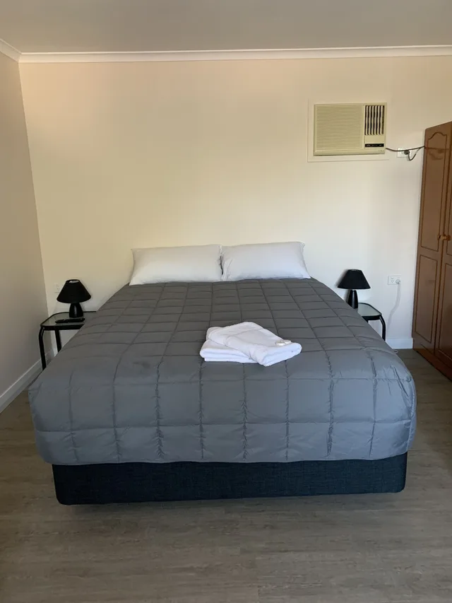 1 Bedroom, Deluxe, Cabin, 1 Queen and 1 Single Bed, Limestone Coast Tourist Park 1/5