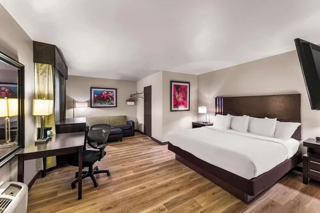 جناح ديلوكس بسرير كينج وسريرين كوين، Americas Best Value Inn Marquette 2/3