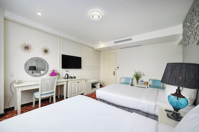 Deluxe, Twin Beds, No Window، California Saigon Hotel & Rooftop Pool 5/8