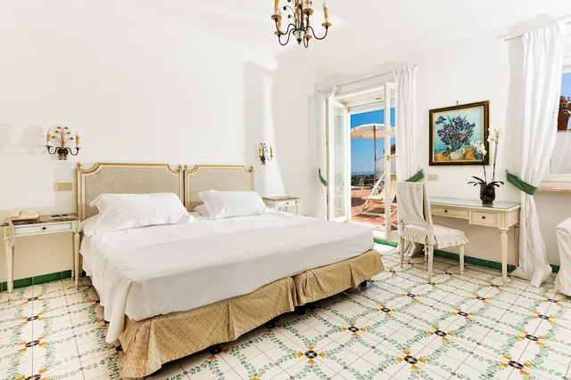 Deluxe, Double Bed, Sina Flora 1/6