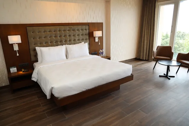 غرفة ديلوكس بسرير كوين بإطلالة على المسبح، Devka Beach Resort 3/9