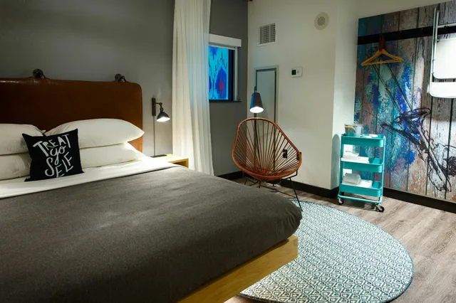 Room, King Bed, Moxy New Orleans Downtown French Quarter Area 3/8