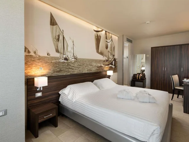Superior, Double Bed, Lateral Side Sea View, Terrace، MERCURE RIMINI LUNGOMARE 6/10