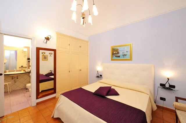 غرفة ديلوكس بسرير كوين بإطلالة على البحر، Hotel Villa Annalara 4/10